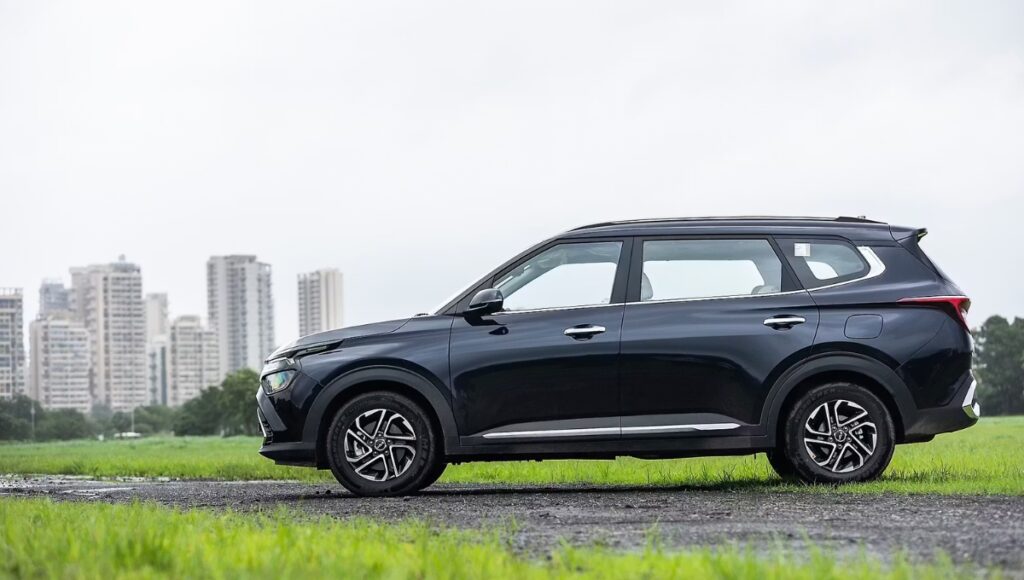 Kia Carens 2025: Starting at ₹10 lakh, 7-seater MUV with powerful features and 15.5 kmpl mileage