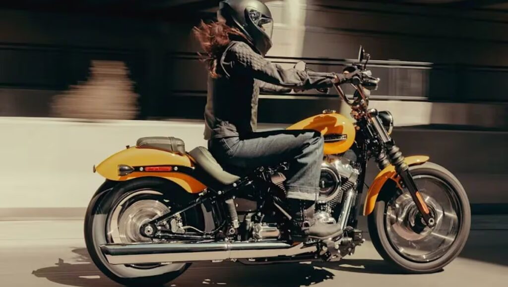 The Harley-Davidson Fat Bob is a powerful bike priced at ₹20 lakh. Learn about its amazing features and the secrets behind its powerful engine.