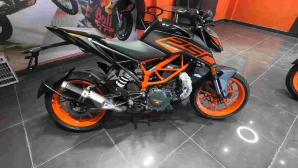 KTM 250 Duke: A street fighter bike with a new look, more power, and excellent performance.